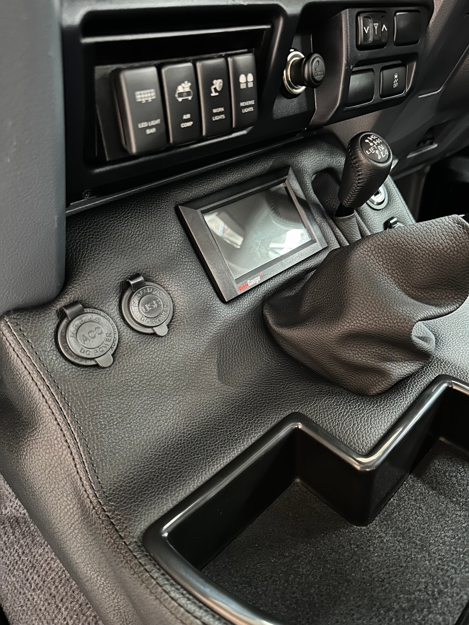 Premium Floor Console - Charging Sockets & Scan Gauge III