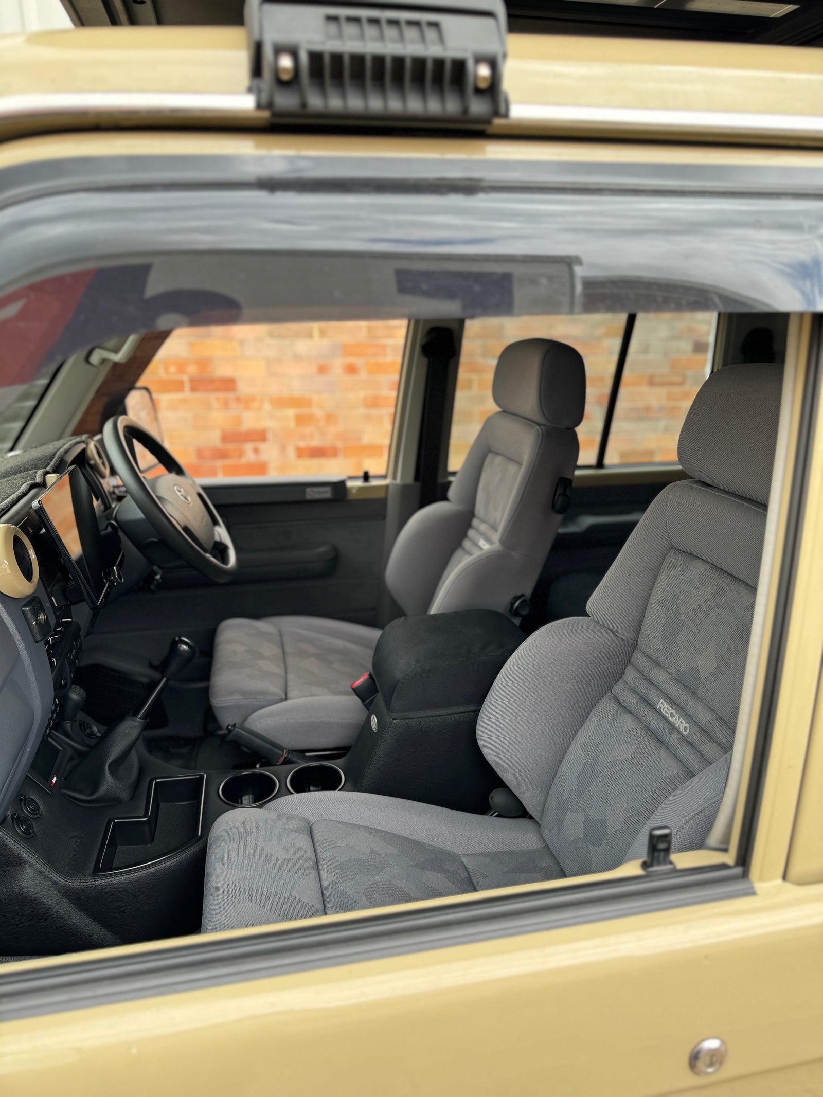 Premium Floor Console - Charging Sockets & Scan Gauge III