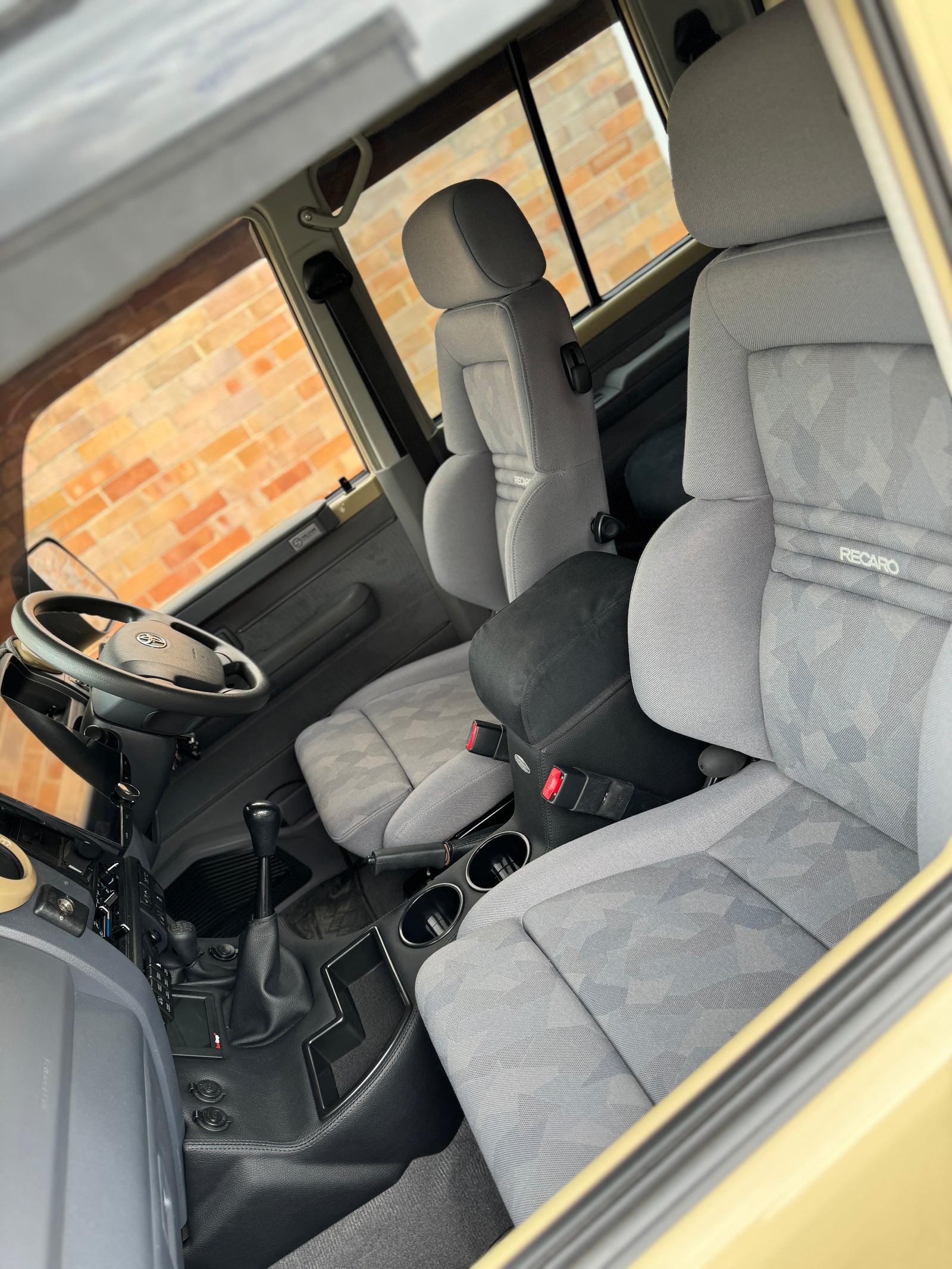 Premium Floor Console - Charging Sockets & Scan Gauge III