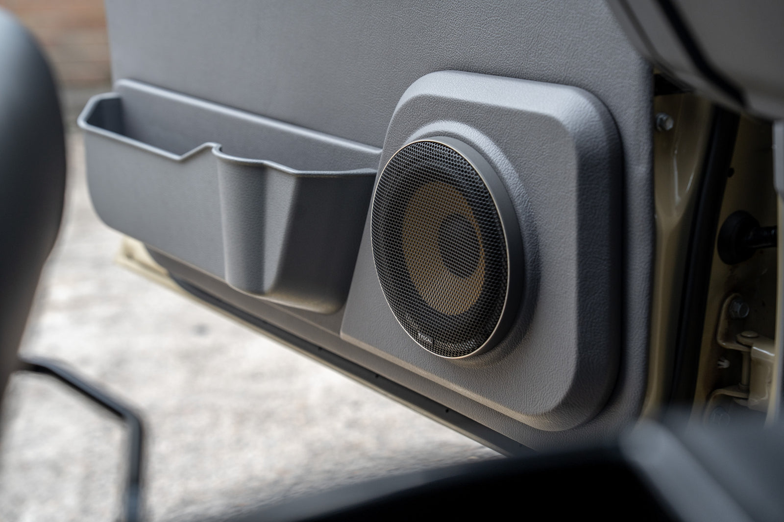 80 Series Front Speaker Door Pods