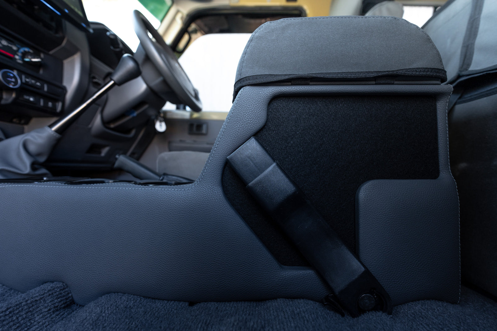 Premium Floor Console - Charging Sockets & Scan Gauge III | TroopCarrier