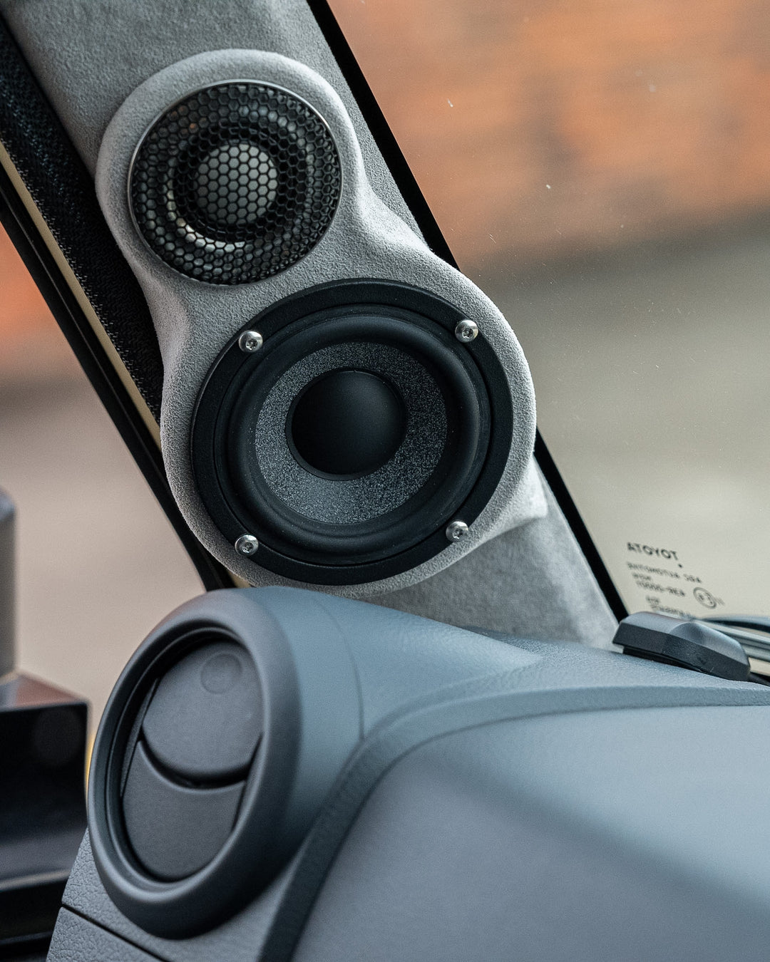 70 Series : 3-Way A-Pillar Speaker Pods