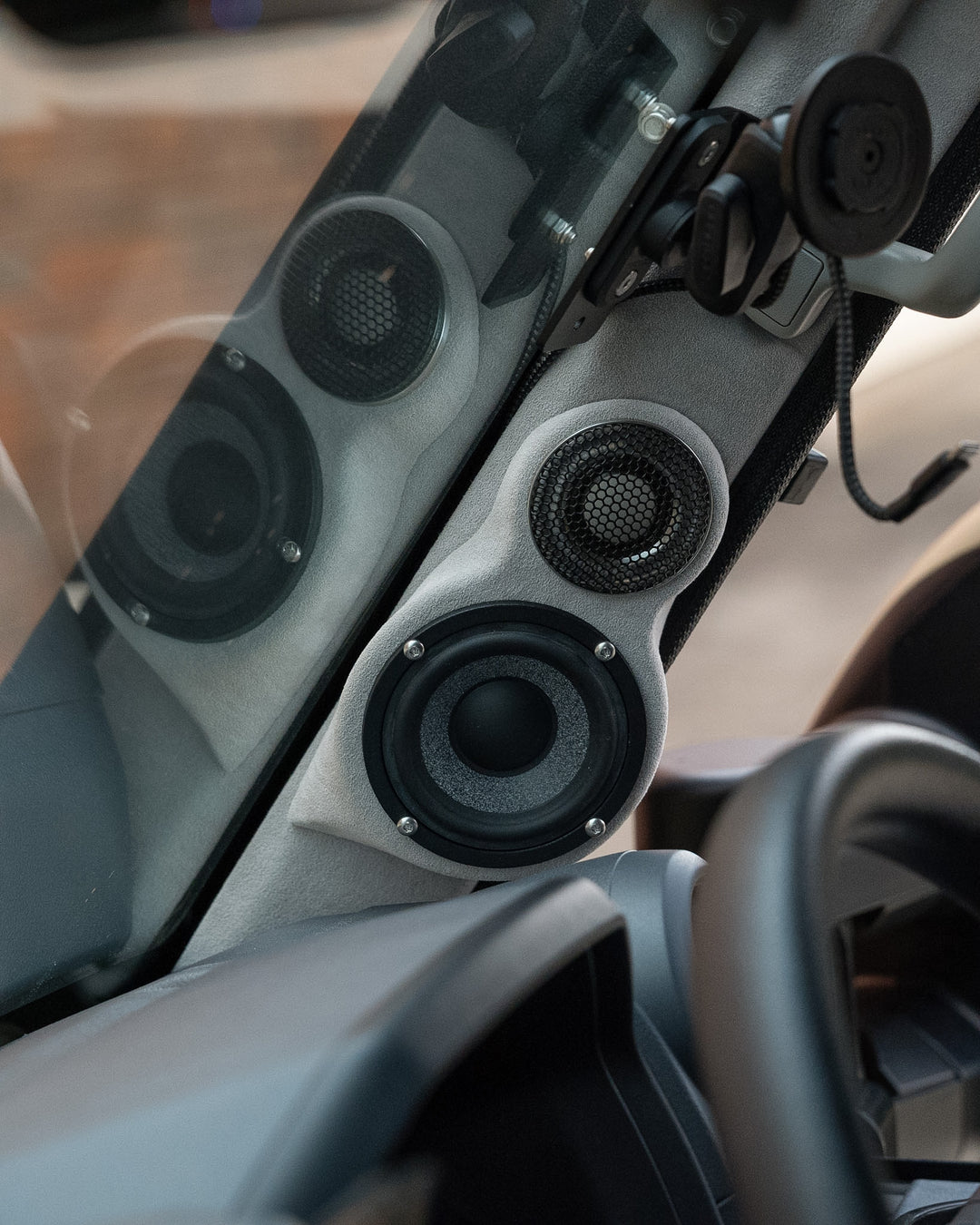 70 Series : 3-Way A-Pillar Speaker Pods