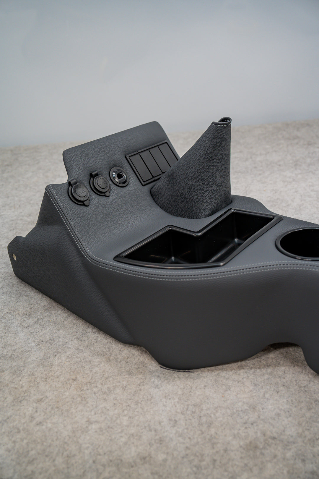 NEW#21 – Original Full Length Floor Console - 79 Series Dual Cab or; 76 Series Wagon