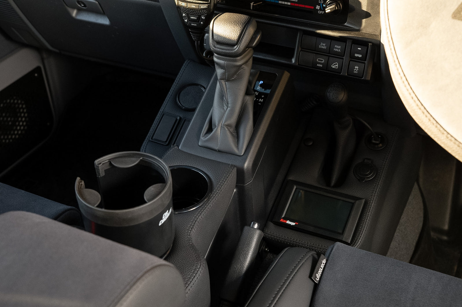 2.8 Auto Centre Compartment - 76 Wagon & 79 Dual Cab