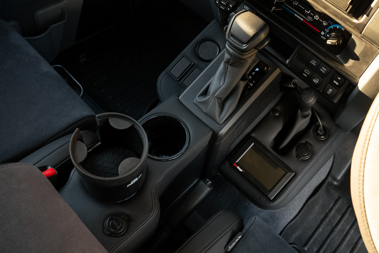 2.8 Auto Centre Compartment - 76 Wagon & 79 Dual Cab