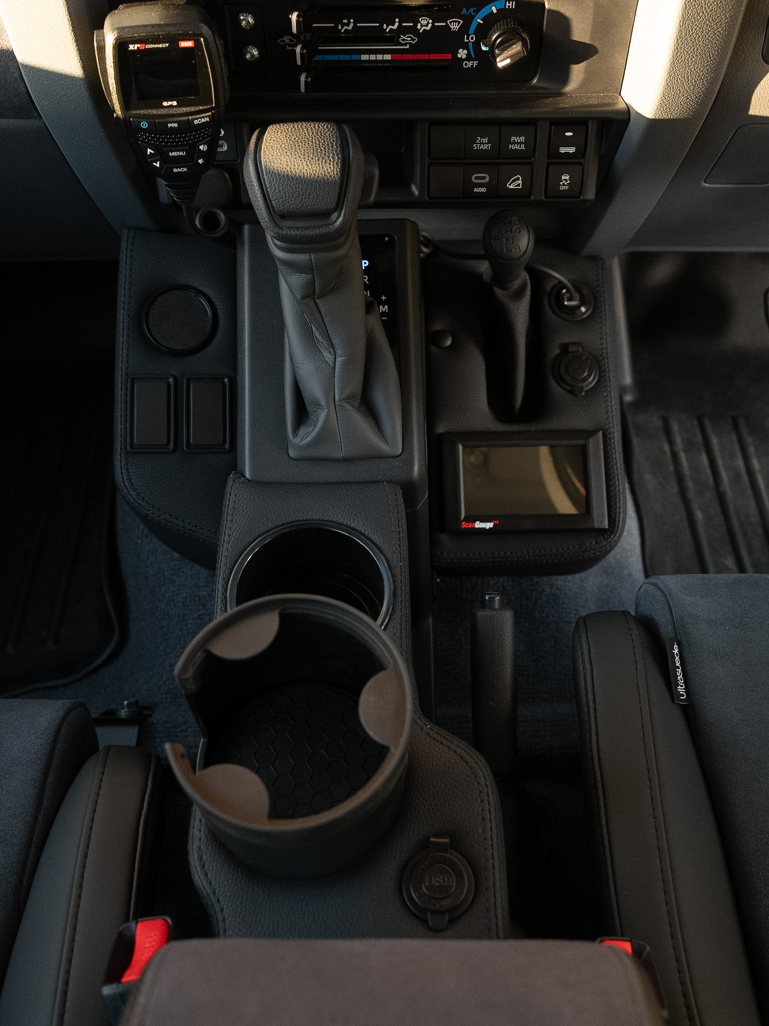 2.8 Auto Centre Compartment - 76 Wagon & 79 Dual Cab