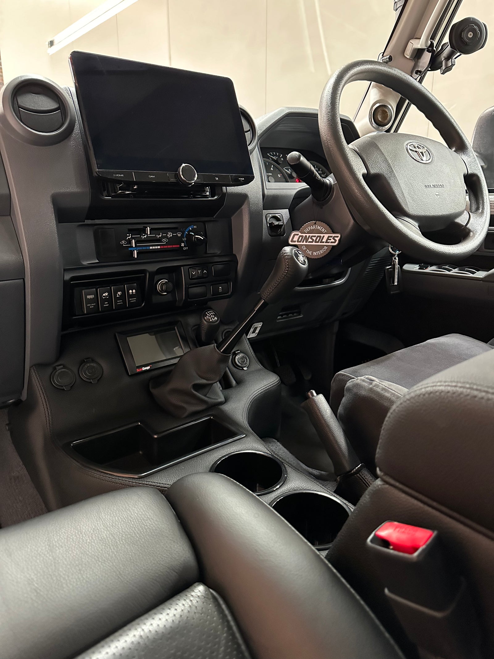 Premium Floor Console - Charging Sockets & Scan Gauge III