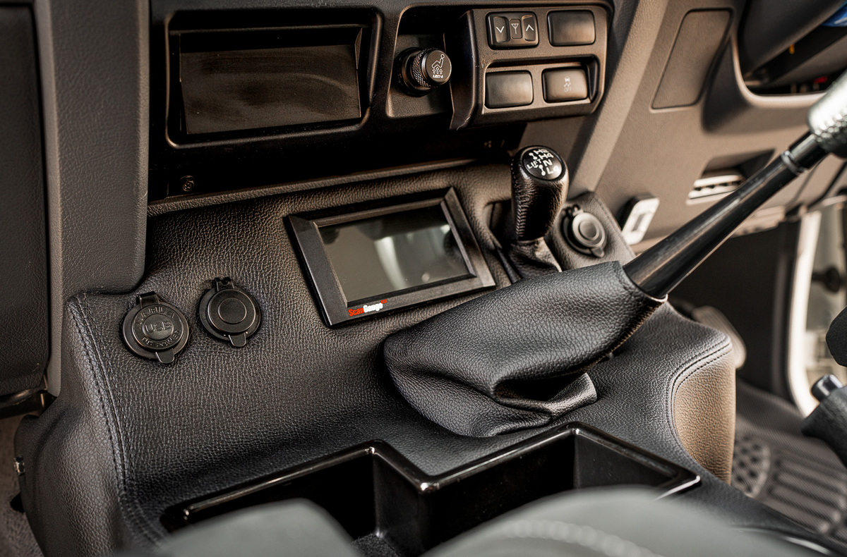 UHF fitment in floor console